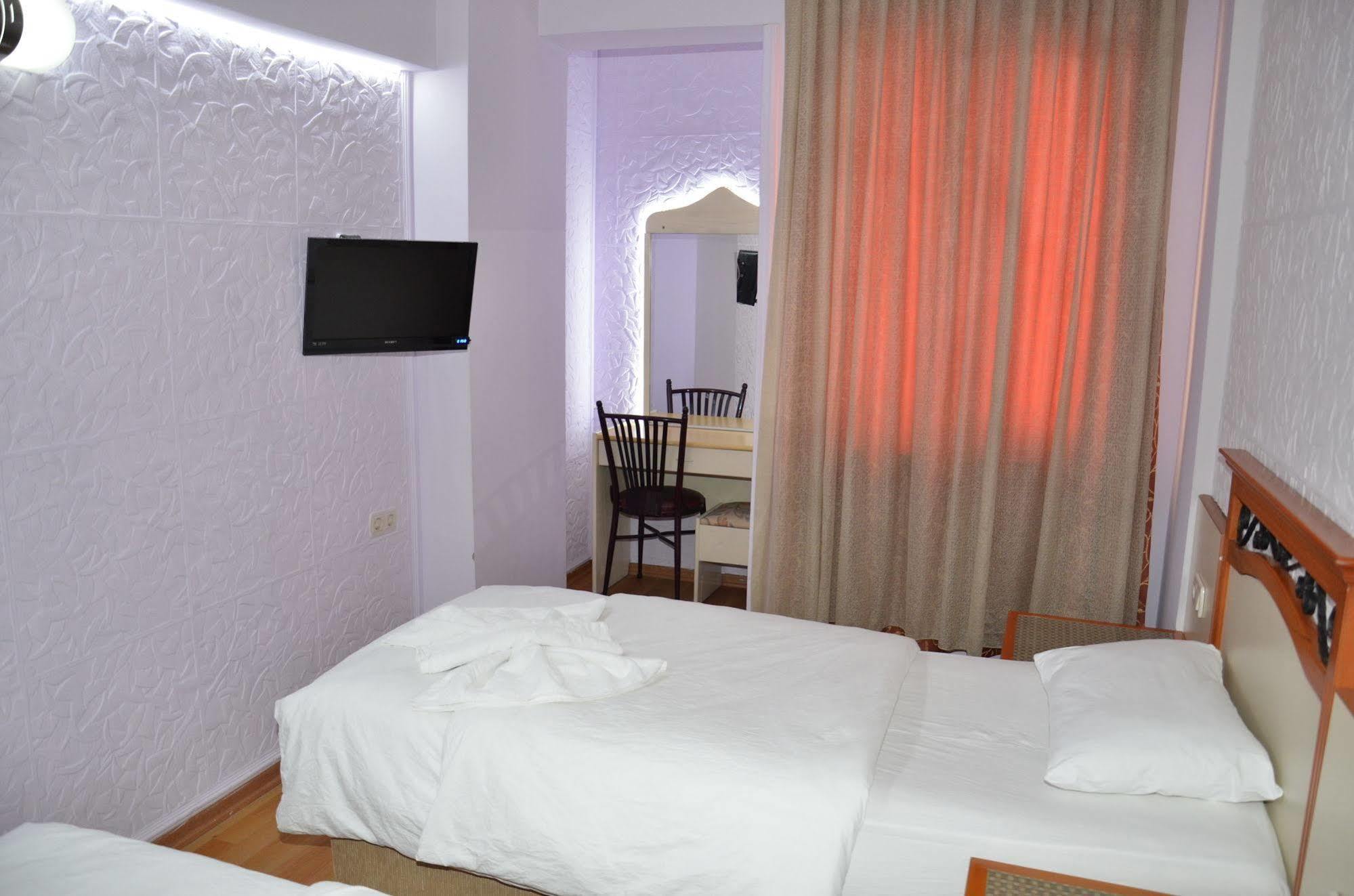 Ozturk Hotel 안탈리아 외부 사진