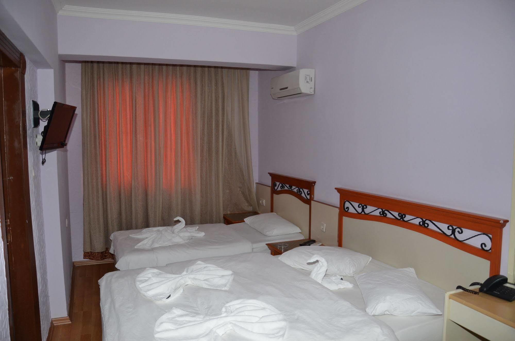 Ozturk Hotel 안탈리아 외부 사진