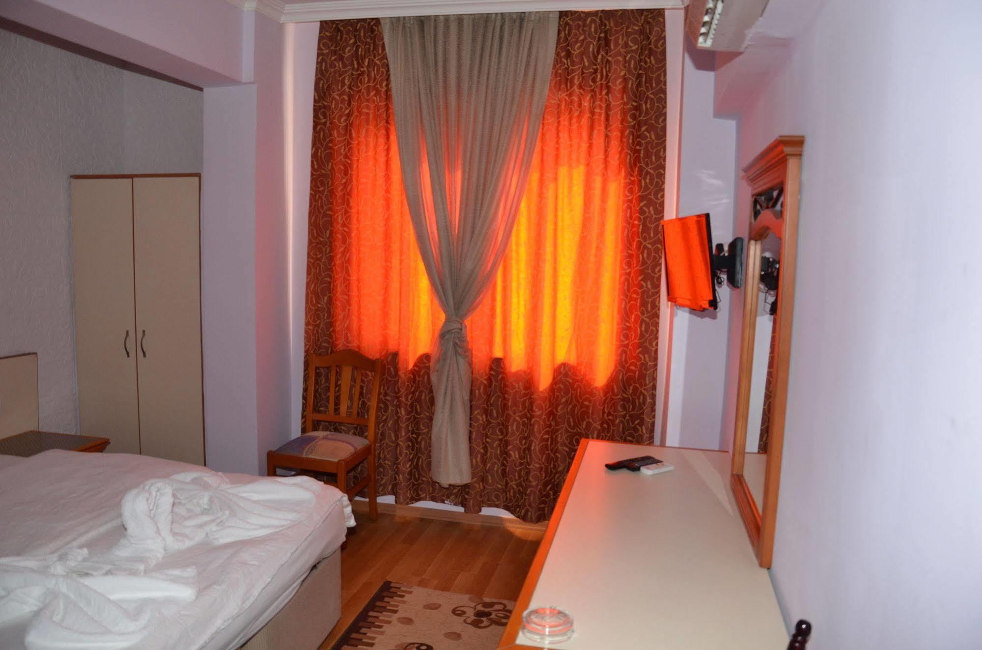Ozturk Hotel 안탈리아 외부 사진